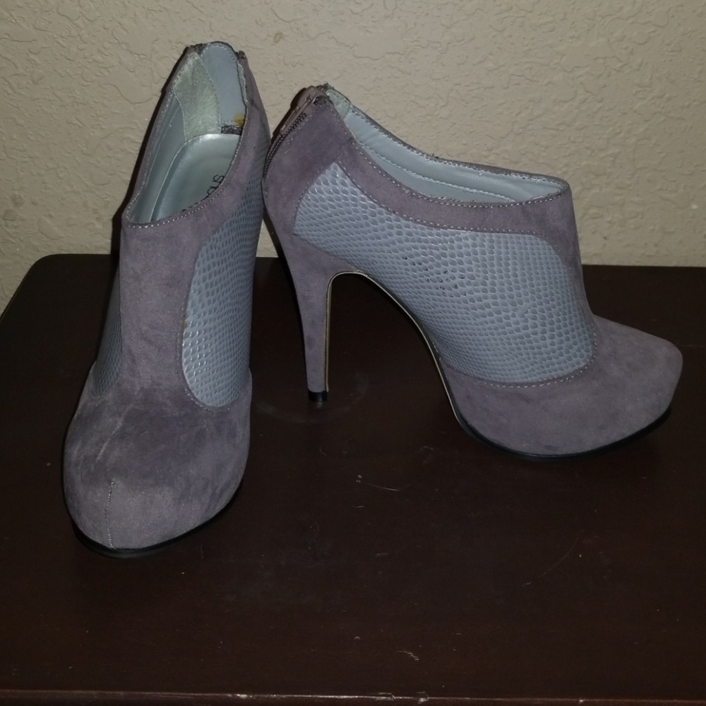 Shoedazzle wedges